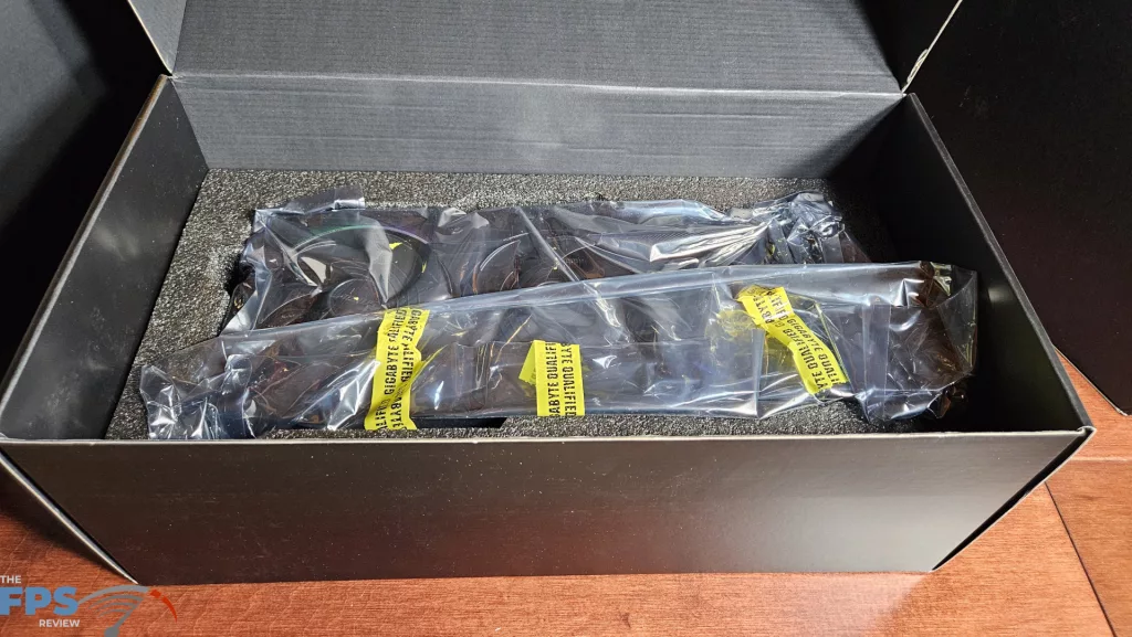 GIGABYTE AORUS GeForce RTX 5080 MASTER : video card in bag
