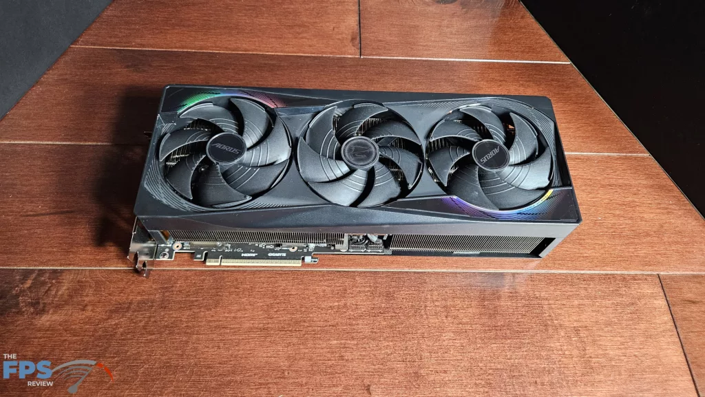 GIGABYTE AORUS GeForce RTX 5080 MASTER : top
