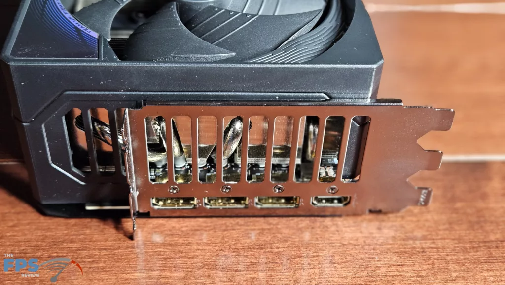 GIGABYTE AORUS GeForce RTX 5080 MASTER : I/O close