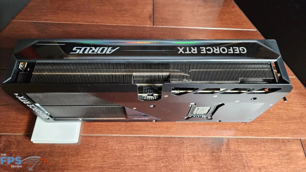 GIGABYTE AORUS GeForce RTX 5080 MASTER : outer edge