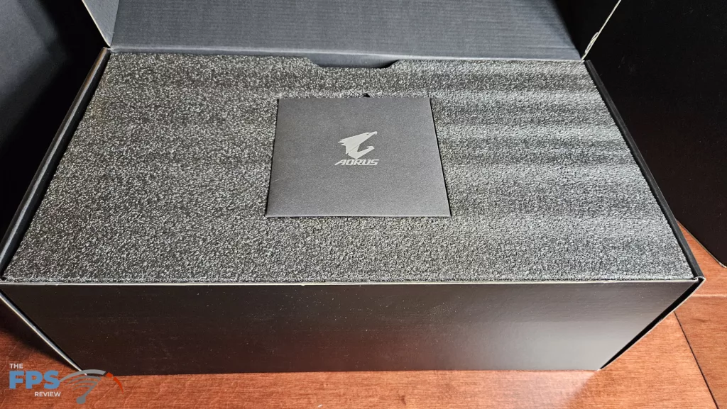 GIGABYTE AORUS GeForce RTX 5080 MASTER : top layer