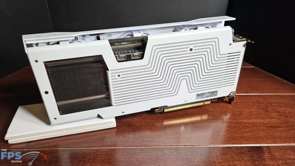 XFX Swift AMD Radeon RX 9070 XT White Gaming Edition: standing