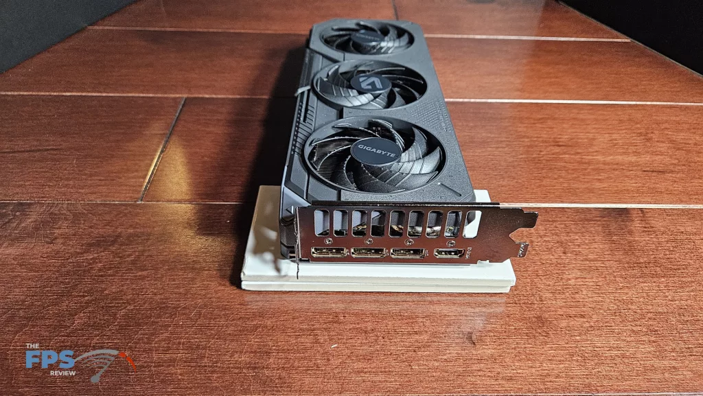 GIGABYTE GeForce RTX 5060 GAMING OC 8G: I/O