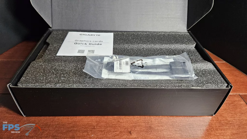 GIGABYTE GeForce RTX 5070 EAGLE OC ICE SFF 12G :accessories