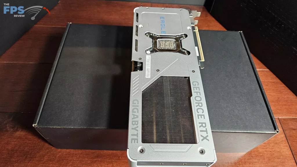 GIGABYTE GeForce RTX 5070 EAGLE OC ICE SFF 12G : screen cooling