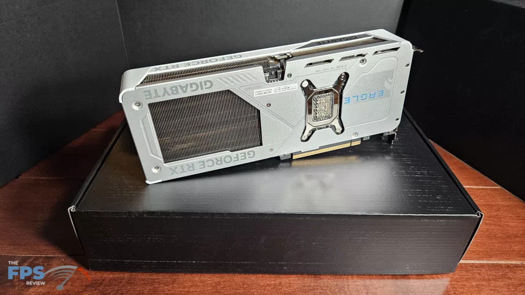 GIGABYTE GeForce RTX 5070 EAGLE OC ICE SFF 12G :back standing