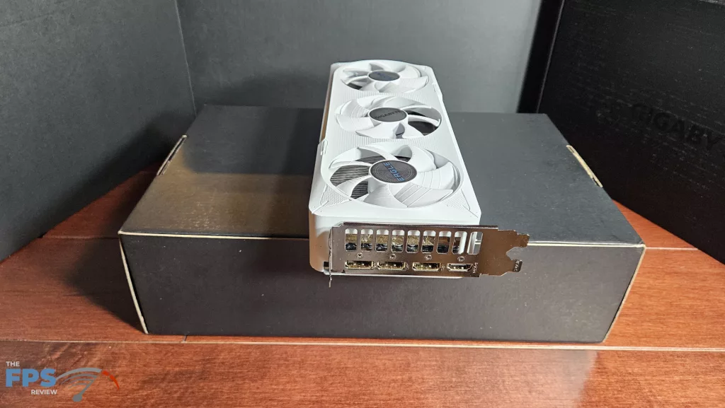 GIGABYTE GeForce RTX 5070 EAGLE OC ICE SFF 12G : I/O