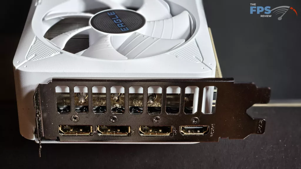 GIGABYTE GeForce RTX 5070 EAGLE OC ICE SFF 12G : I/O close