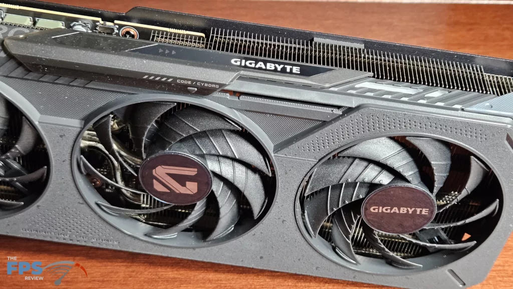 GIGABYTE GeForce RTX 5060 GAMING OC 8G: LED slider