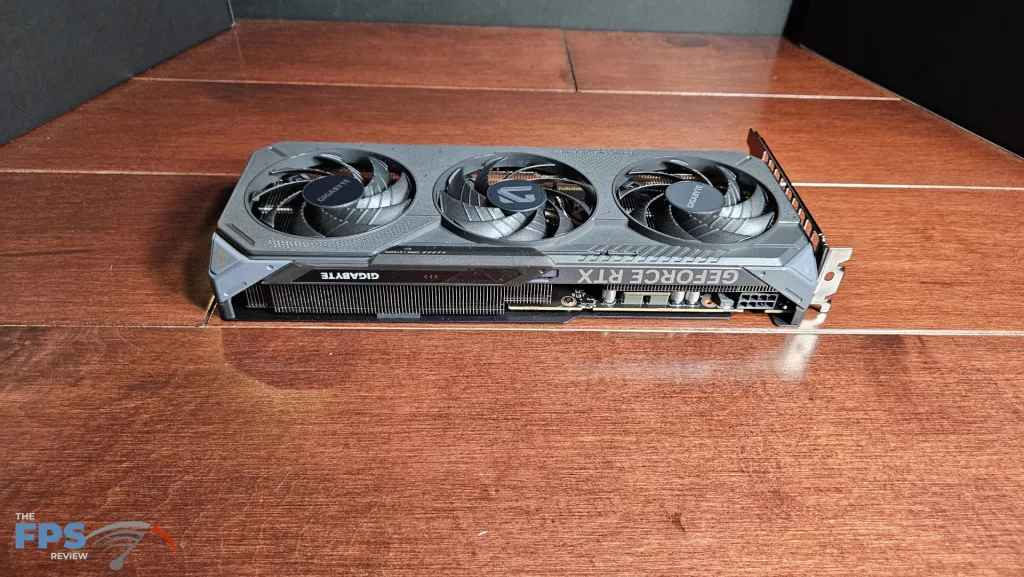 GIGABYTE GeForce RTX 5060 GAMING OC 8G: card flat