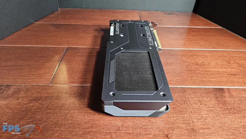 GIGABYTE GeForce RTX 5060 GAMING OC 8G: backplate vent