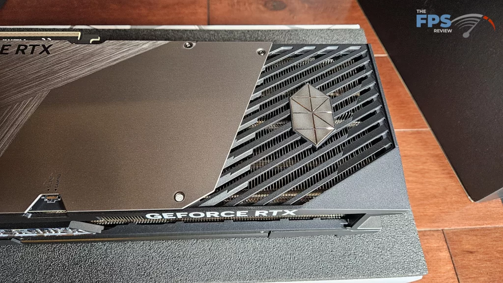 MSI GeForce RTX 5090 32G SUPRIM SOC: backplate cut out