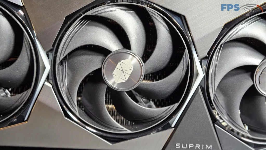 MSI GeForce RTX 5090 32G SUPRIM SOC: fans close