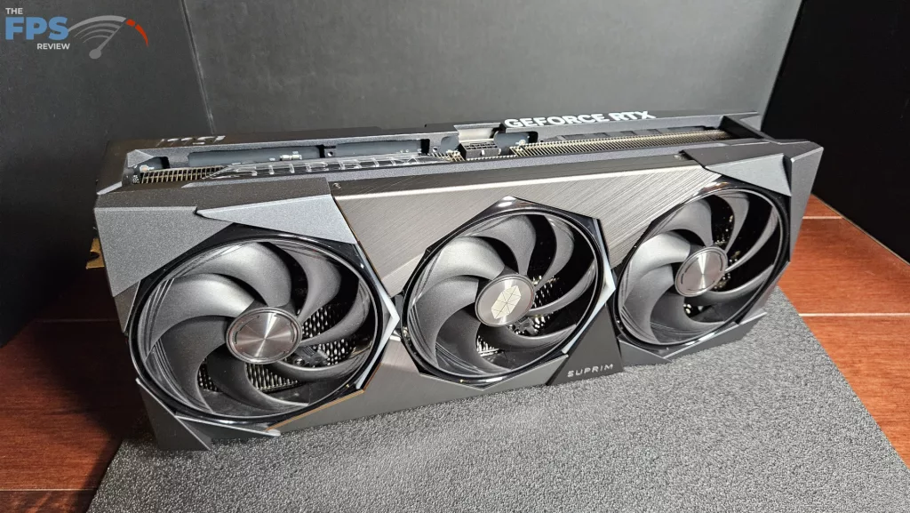 MSI GeForce RTX 5090 32G SUPRIM SOC: card front standing