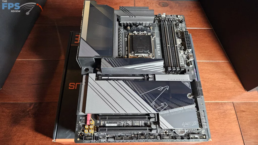 GIGABYTE X870E AORUS MASTER: full board