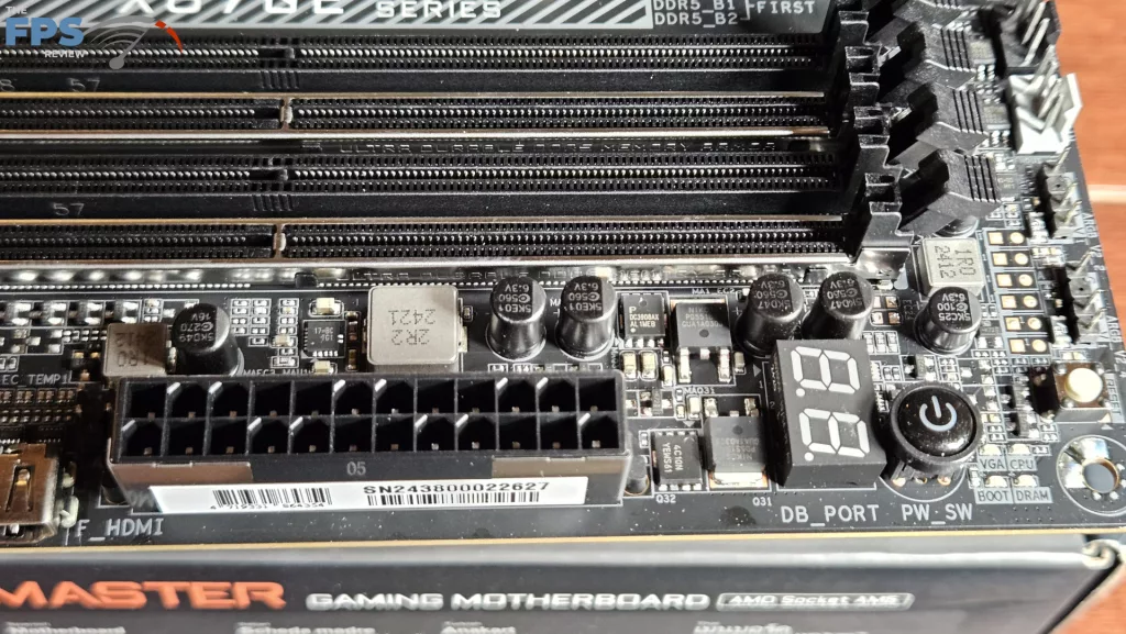 GIGABYTE X870E AORUS MASTER: debug LED