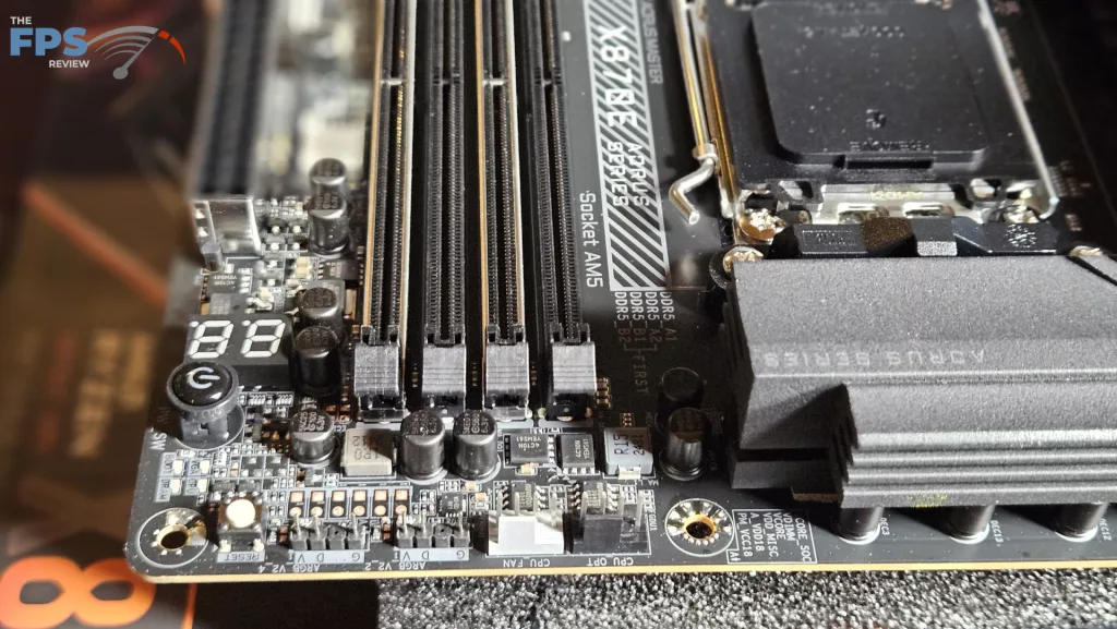 GIGABYTE X870E AORUS MASTER: top right