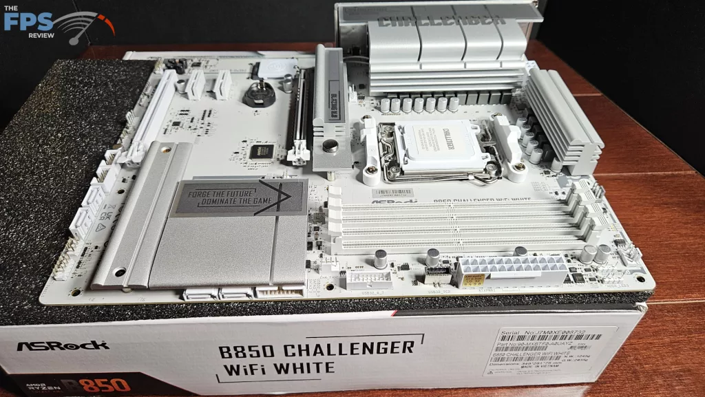 ASRock B850 CHALLENGER WiFi WHITE: board right side