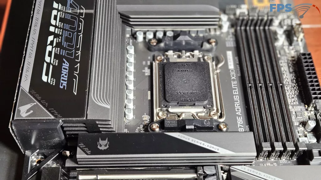GIGABYTE X870E AORUS ELITE X3D Motherboard: cpu socket