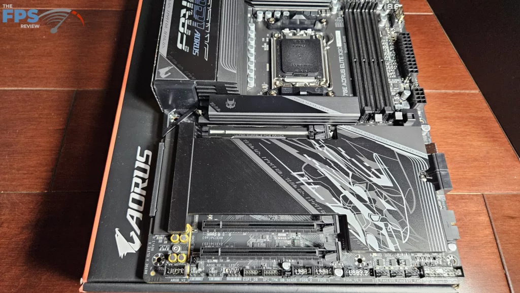 GIGABYTE X870E AORUS ELITE X3D Motherboard: expansion