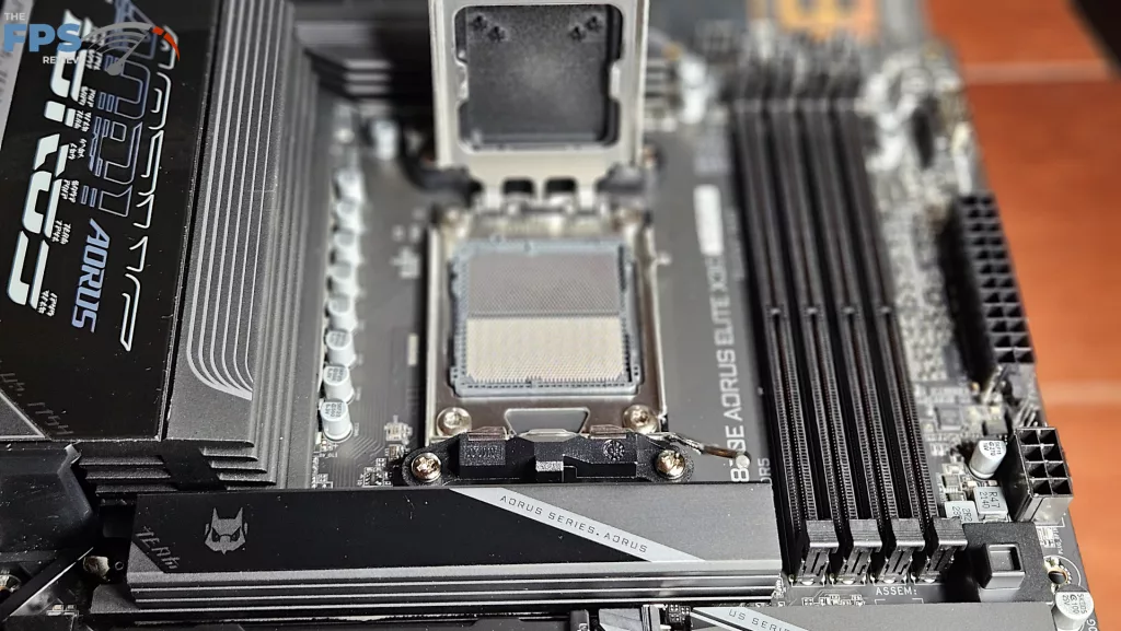 GIGABYTE X870E AORUS ELITE X3D Motherboard: open socket