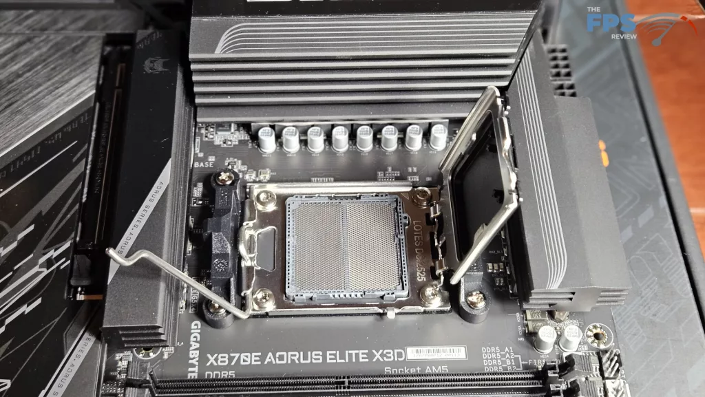GIGABYTE X870E AORUS ELITE X3D Motherboard: open socket-2