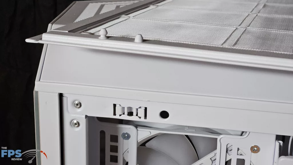 MSI MAG PANO 100R PZ PC Gaming Case: case right panel and latch