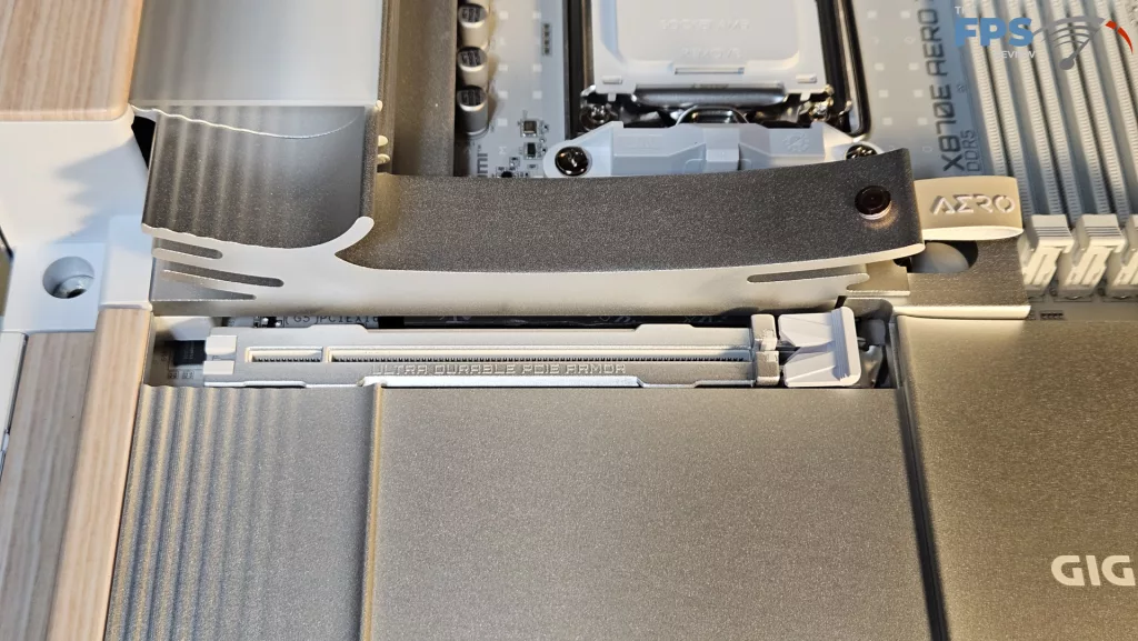 GIGABYTE X870E AERO X3D WOOD motherboard: primary M.2 heatsink