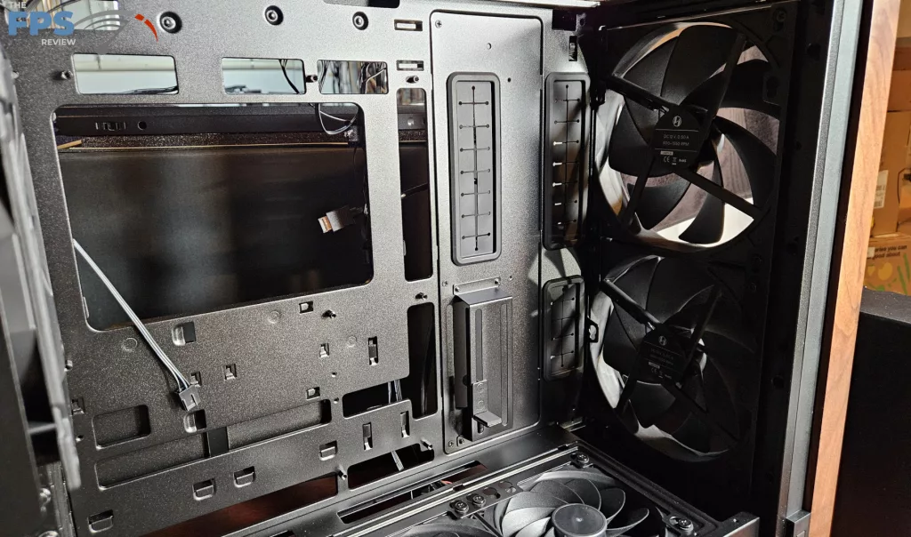 LIAN LI LANCOOL 217:front fans