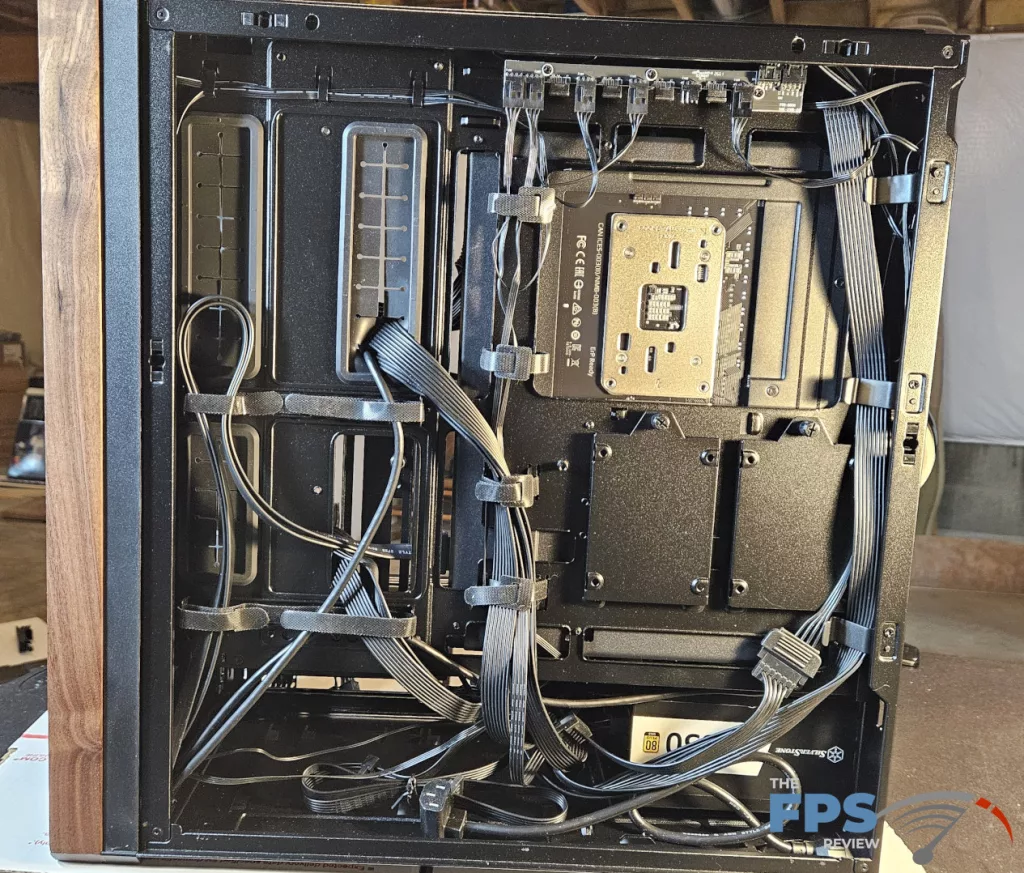 LIAN LI LANCOOL 217:rear cabling panel