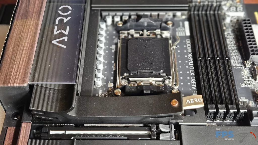 GIGABYTE X870E AERO X3D DARK WOOD motherboard: cpu-socket