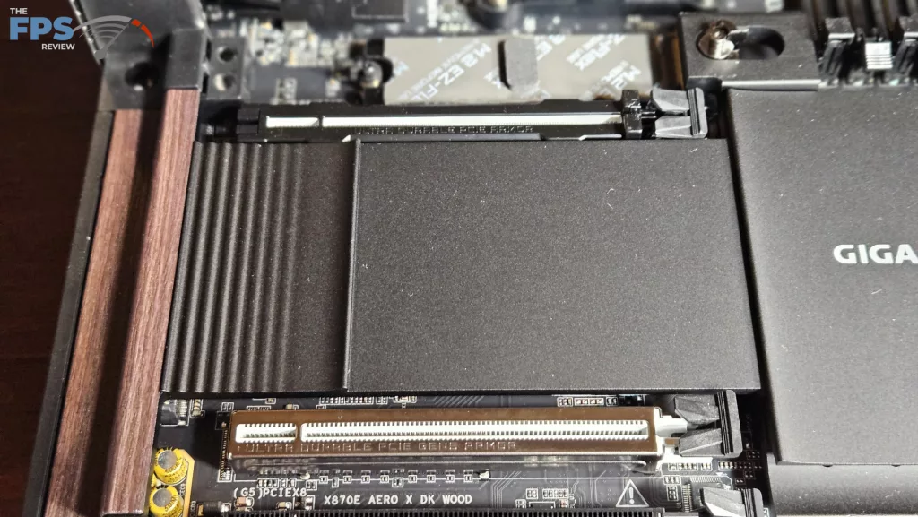 GIGABYTE X870E AERO X3D DARK WOOD motherboard: NVME heatsink