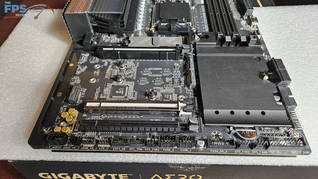 GIGABYTE X870E AERO X3D DARK WOOD motherboard: expansion