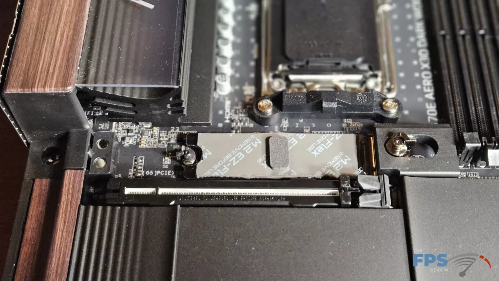 GIGABYTE X870E AERO X3D DARK WOOD motherboard: primary NVME slot
