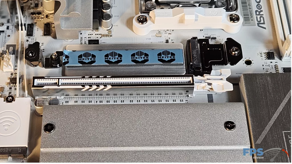 ASRock X870 CHALLENGER WiFi White motherboard: primary M.2
