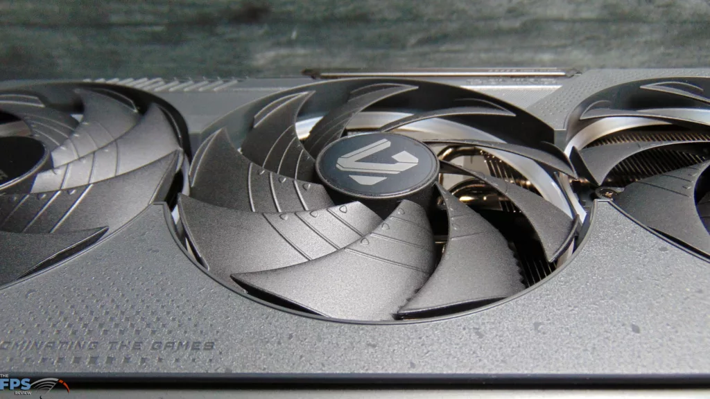GIGABYTE GeForce RTX 5090 GAMING OC 32G Middle Fan